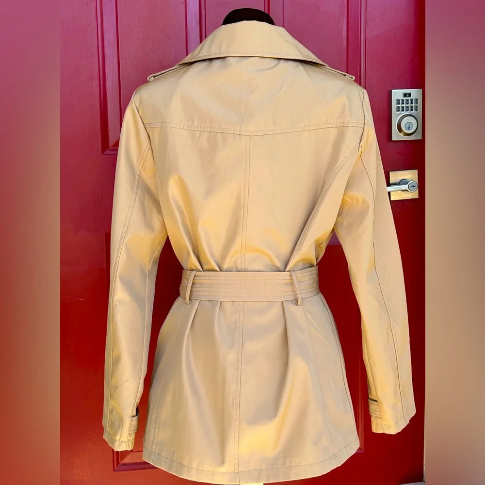 NWOT VILA sS short trench/rain coat Double breasted Pit-pit=about 20.5” - Picture 3 of 5